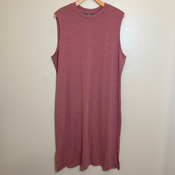 *3/$15* Bundle of Dip Shirt and Dress - Picture 2 of 15